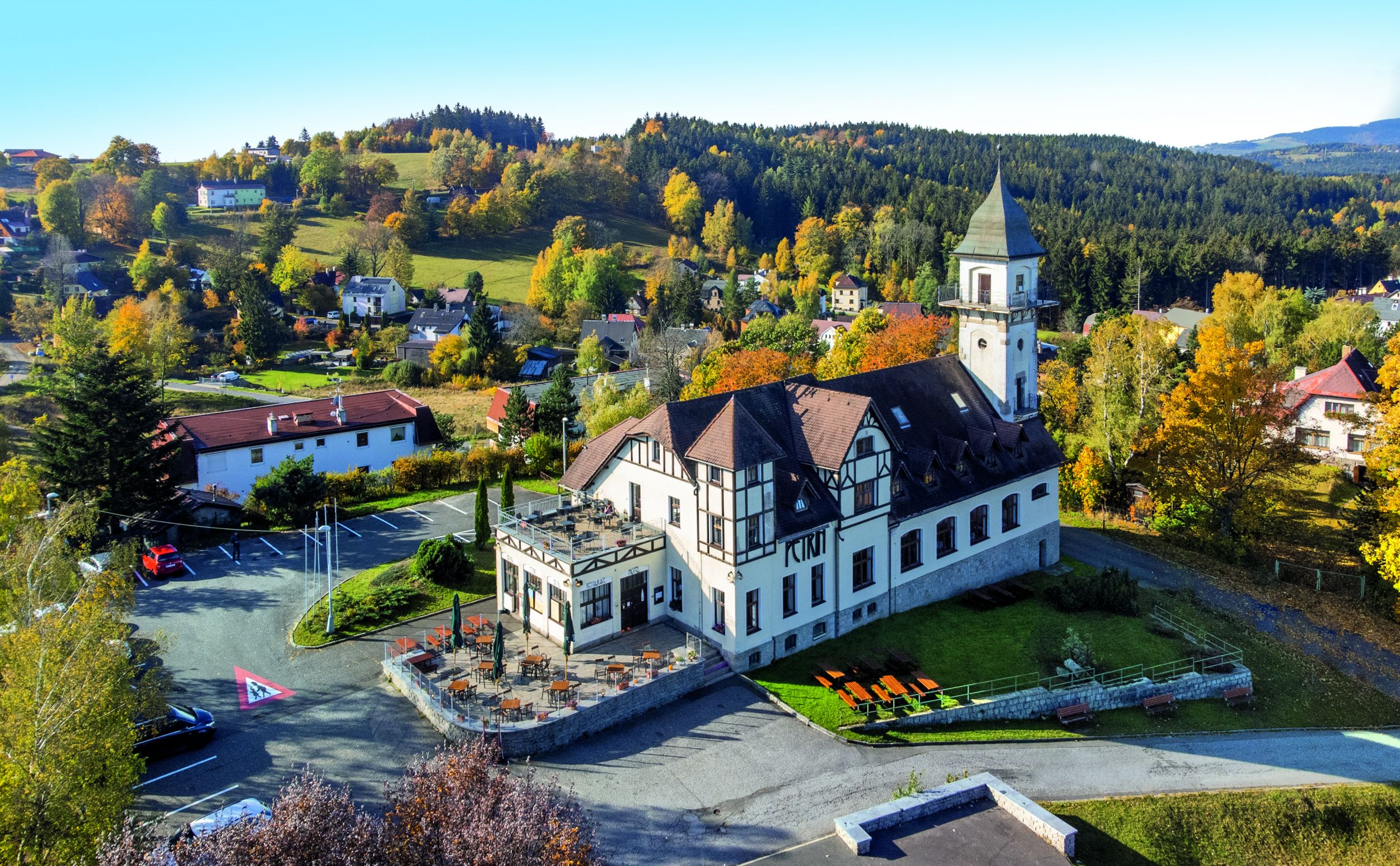 rozhledna-a-hotel-petrin-1-j.jpg