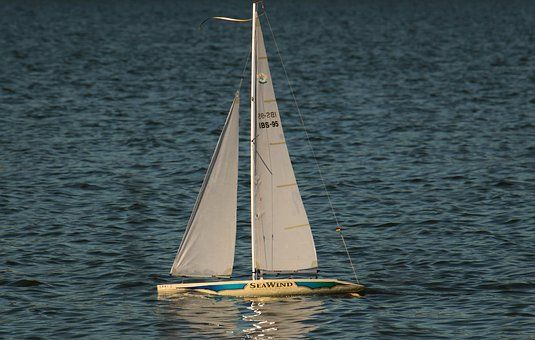 sailing-boat-3399002__340.jpg